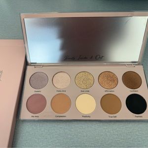 Dominique Cosmetics Essential Palette